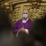 29.11.2021. Kielce. Rocznica ingresu biskupa Jana Piotrowskiego do Bazyliki Katedralnej w Kielcach. Na zdjęciu biskup Jan Piotrowski / Jarosław Kubalski / Radio Kielce