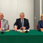 09.11.2021. Kielce. Podsumowanie funkcjonowania RPO. Na zdjęciu (od lewej): Jacek Sułek - dyrektor Departamentu Inwestycji i Rozwoju Urzędu Marszałkowskiego Województwa Świętokrzyskiego, Andrzej Bętkowski - marszałek województwa świętokrzyskiego, Renata Janik - wicemarszałek województwa świętokrzyskiego / Michał Kita / Radio Kielce