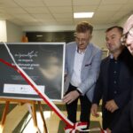 10.11.2021. Końskie. Wystawa - jak kształtowały się granice Polski po odzyskaniu niepodległości w 1918 roku. Na zdjęciu (od lewej): Grzegorz Piec - starosta konecki, Jarosław Staciwa - członek zarządu powiatu, Dariusz Banasik - członek zarządu powiatu / Adam Kubka / Starostwo Powiatowe w Końskich