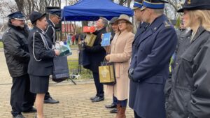 09.11.2021. Ćmielów. Uroczyste powitanie średniego samochodu ratowniczo-gaśniczego na potrzeby OSP Ćmielów / Emilia Sitarska / Radio Kielce