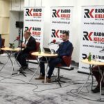 21.11.2021. Studio Polityczne Radia Kielce. Na zdjęciu (od lewej): Jarosław Karyś - PiS, przewodniczący kieleckiej rady miasta, Krzysztof Sławiński - Platforma Obywatelska/Koalicja Obywatelska, Dawid Lewicki - Konfederacja/Partia Korwin, Filip Strząbała - Nowa Lewica - Wiosna / Sebastian Kalwat / Radio Kielce