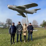 10.11.2021. Ostrowiec Świętokrzyski. MiG na Pułankach. Na zdjęciu (od lewej): Kamil Stelmasik - radny rady miasta, Marcin Marzec - radny rady miasta, Justyna Marynowska - prezes fundacji „Bo w nas jest moc” i Marek Zaręba - prezes OSM / Emilia Sitarska / Radio Kielce