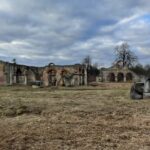 Nietulisko Duże. Ruiny dawnej walcowni po wycięciu zakrzaczeń / Emilia Sitarska / Radio Kielce