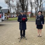 09.11.2021. Ćmielów. Uroczyste powitanie średniego samochodu ratowniczo-gaśniczego na potrzeby OSP Ćmielów. Na zdjęciu (od lewej): st. bryg. Robert Grudzień - komendant PSP w Ostrowcu Św., Joanna Suska - burmistrz Ćmielowa / Emilia Sitarska / Radio Kielce