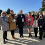 01.11.2021. Opatów. Kwesta na cmentarzu parafialnym / Emilia Sitarska / Radio Kielce