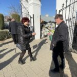 01.11.2021. Opatów. Kwesta na cmentarzu parafialnym / Emilia Sitarska / Radio Kielce