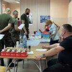 27.11.2021. Ostrowiec Świętokrzyski. Akcja krwiodawstwa 103. Batalionu Lekkiej Piechoty WOT / Emilia Sitarska / Radio Kielce