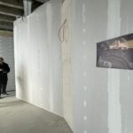 03.11.2021. Ostrowiec Świętokrzyski. Budynek przy Alei 3 Maja w trakcie remontu / Emilia Sitarska / Radio Kielce