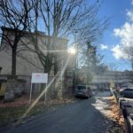 03.11.2021. Ostrowiec Świętokrzyski. Budynek przy Alei 3 Maja w trakcie remontu / Emilia Sitarska / Radio Kielce