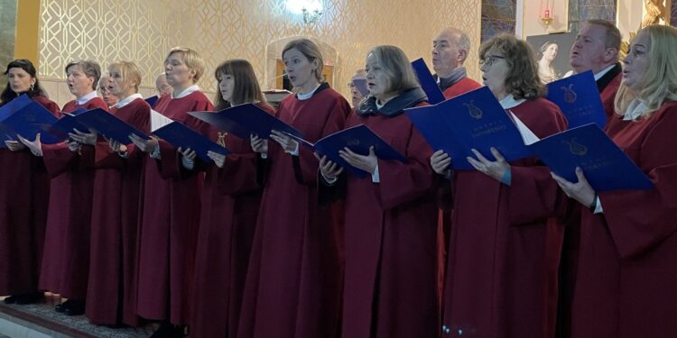 21.11.2021. Ostrowiec Św. XVI Wieczór Cecyliański w parafii pw. NMP Saletyńskiej na Piaskach / Emilia Sitarska / Radio Kielce