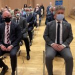 17.11.2021. Kielce. Rozstrzygnięcie konkursu „Pracodawca - organizator pracy bezpiecznej” 2021. Na zdjęciu (od lewej): Rafał Nowak - wicewojewoda świętokrzyski, senator Krzysztof Słoń / Paulina Michta / Radio Kielce