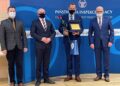 17.11.2021. Kielce. Rozstrzygnięcie konkursu „Pracodawca - organizator pracy bezpiecznej” 2021. Na zdjęciu (od lewej): Stanisław Golemento - główny specjalista z OIP Kielce, Rafał Nowak - wicewojewoda świętokrzyski, Ryszard Pizior - prezes zarządu OSM Wloszczowa, Adam Derza - kierownik OIP Kielce / Paulina Michta / Radio Kielce