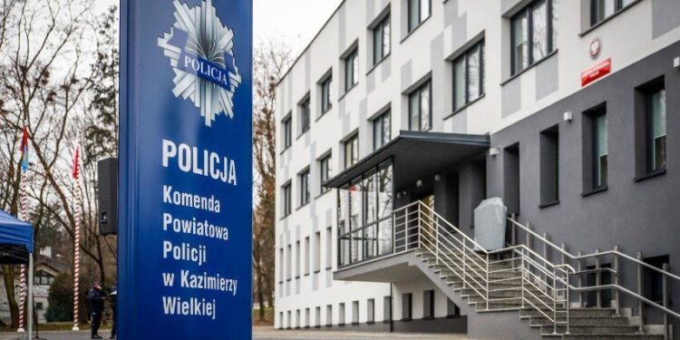 29.11.2021. Kazimierza Wielka. Uroczyste otwarcie Komendy Powiatowej Policji po remoncie / KPP Kazimierza Wielka