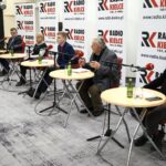 28.11.2021. Studio Polityczne Radia Kielce. Na zdjęciu (od lewej): Tomasz Pleban - PiS, Anna Myślińska - Platforma Obywatelska, Koalicja Obywatelska, Łukasz Wasilewski - Konfederacja, Ruch Narodowy, Czesław Siekierski - PSL, Jacek Skórski - Nowa Lewica / Sebastian Kalwat / Radio Kielce