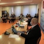 29.11.2021. Ostrowiec Św. Sesja rady powiatu ostrowieckiego / Emilia Sitarska / Radio Kielce