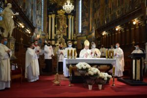 21.11.2021. Sandomierz. Msza święta w uroczystość Chrystusa Króla / ks. Wojciech Kania