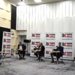 21.11.2021. Studio Polityczne Radia Kielce. Na zdjęciu (od lewej): Radosław Podsiadły - Radio Kielce, Jarosław Karyś - PiS, przewodniczący kieleckiej rady miasta, Krzysztof Sławiński - Platforma Obywatelska/Koalicja Obywatelska, Dawid Lewicki - Konfederacja/Partia Korwin, Filip Strząbała - Nowa Lewica - Wiosna / Sebastian Kalwat / Radio Kielce