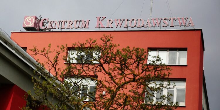 24.04.2021. Kielce. Dzień otwarty w Regionalnym Centrum Krwiodawstwa i Krwiolecznictwa / Wiktor Taszłow / Radio Kielce