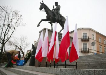 Kielce. Pomnik Józefa Piłsudskiego na placu Wolności / Fot. Wiktor Taszłow - Radio Kielce