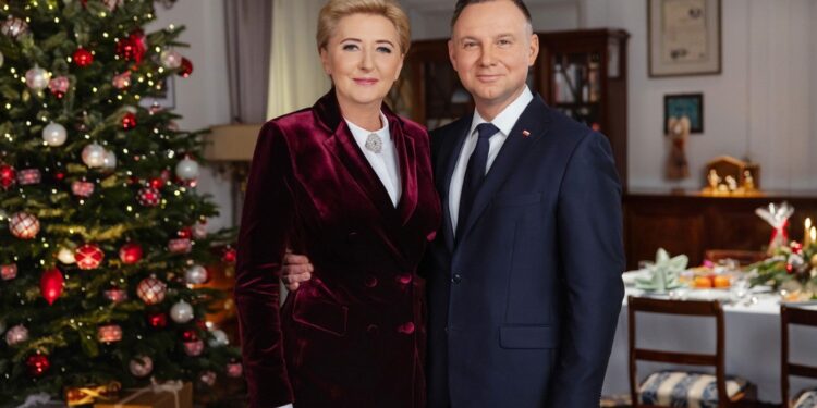 24.12.2021. Warszawa. Na zdjęciu (od lewej): Agata Kornhauser-Duda i prezydent Andrzej Duda / Jakub Szymczuk/KPRP