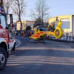 15.12.2021. Grybów. Maszyna wciągnęła pracownika / Ochotnicza Straż Pożarna Siołkowa