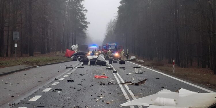 Wypadek na trasie krajowej nr 16 między Olsztynem, a Ostródą / KWP Olsztyn