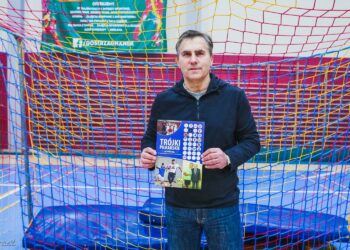 19.12.2021. Kielce. 28. Turniej Grudniowy Trójek Piłkarskich. Na zdjęciu: Dariusz Dziekanowski / Grzegorz Ksel/torvus.eu