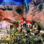 28.12.2021. Sędziszów. Ruchoma szopka / ks. Edward Giemza