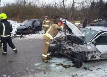 28.12.2021. Chobrzany, gmina Samborzec. Wypadek / KP PSP w Sandomierzu