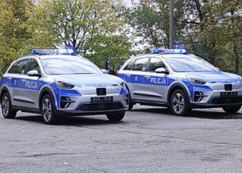 Nowe auta policji - KIA Niro / policja.pl