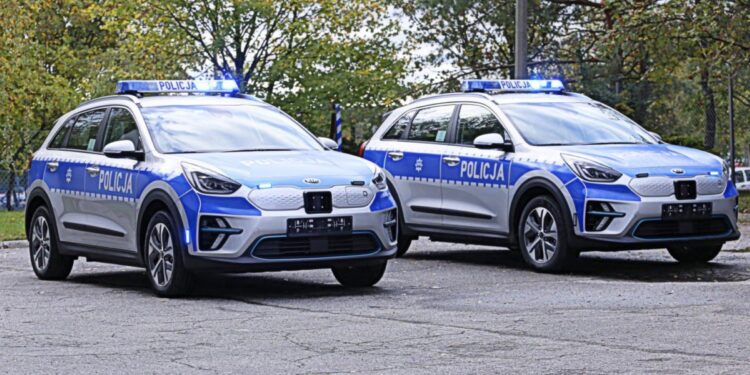 Nowe auta policji - KIA Niro / policja.pl