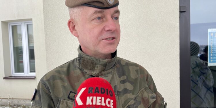 Na zdjęciu: ppłk Andrzej Brzozowski - dowódca 102. batalionu lekkiej piechoty WOT w Sandomierzu / Grażyna Szlęzak-Wójcik / Radio Kielce