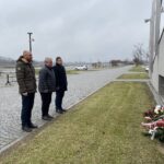 05.12.2021. Sandomierz. Uroczystości 154. rocznicy urodzin marszałka Józefa Piłsudskiego. Na zdjęciu (od lewej): Krzysztof Kandefer  - radny powiatu sandomierskiego, Krzysztof Szatan - przewodniczący klubu PiS w Radzie Miasta Sandomierza i Jacek Toś - dyrektor regionalny KOWR w Kielcach / Grażyna Szlęzak-Wójcik / Radio Kielce