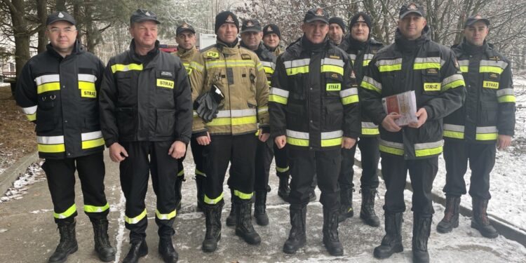 09.12.2021. Sandomierz. Strażacy z Klubu Honorowych Dawców Krwi „Strażacki dar” / Grażyna Szlęzak-Wójcik / Radio Kielce