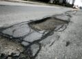Władze Połańca walczą z dziurami w drogach