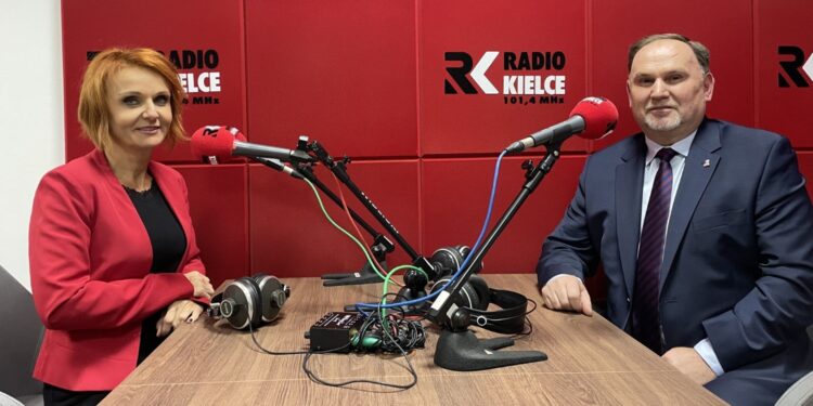 14.12.2021. Sandomierz. Rozmowa Dnia. Na zdjęciu (od lewej): Grażyna Szlęzak-Wójcik - Radio Kielce i Marek Kwitek - poseł PiS / Grażyna Szlęzak-Wójcik / Radio Kielce