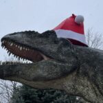 06.12.2021. Bałtów. Allozaur Gerard w mikołajkowym przebraniu / Emilia Sitarska / Radio Kielce