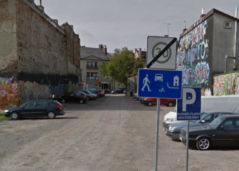 Kielce. Parking między ulicami Bodzentyńską i Lecha Kaczyńskiego / Google Street View