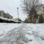 24.12.2021. Kielce. Zaśnieżone drogi i chodniki / Wiktor Taszłow / Radio Kielce