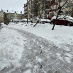 24.12.2021. Kielce. Zaśnieżone drogi i chodniki / Wiktor Taszłow / Radio Kielce