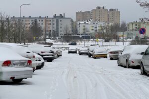 24.12.2021. Kielce. Zaśnieżone drogi i chodniki / Wiktor Taszłow / Radio Kielce