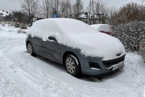 24.12.2021. Kielce. Zaśnieżone drogi i chodniki / Wiktor Taszłow / Radio Kielce