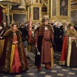 25.12.2021. Sandomierz. Pasterka. Na zdjęciu (w środku) Karol Bury - kasztelan Chorągwi Rycerstwa Ziemi Sandomierskiej / Grażyna Szlęzak-Wójcik / Radio Kielce