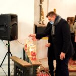 19.12.2021. Sandomierz. Przekazanie Betlejemskiego Światła. Na zdjęciu: Marcin Marzec - burmistrz Sandomierza / Ks. Grzegorz Słodkowski