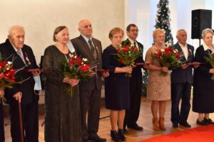 02.12.2021. Końskie. 19 par odebrało prezydencki Medal za Długoletnie Pożycie Małżeńskie / Magdalena Galas-Klusek / Radio Kielce