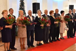 02.12.2021. Końskie. 19 par odebrało prezydencki Medal za Długoletnie Pożycie Małżeńskie / Magdalena Galas-Klusek / Radio Kielce