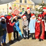 03.12.2021. Końskie. Choinka przed Urzędem Miasta i Gminy w Końskich / Magdalena Galas-Klusek / Radio Kielce