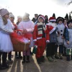 03.12.2021. Końskie. Choinka przed Urzędem Miasta i Gminy w Końskich / Magdalena Galas-Klusek / Radio Kielce