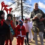 03.12.2021. Końskie. Choinka przed Urzędem Miasta i Gminy w Końskich / Magdalena Galas-Klusek / Radio Kielce