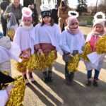 03.12.2021. Końskie. Choinka przed Urzędem Miasta i Gminy w Końskich / Magdalena Galas-Klusek / Radio Kielce